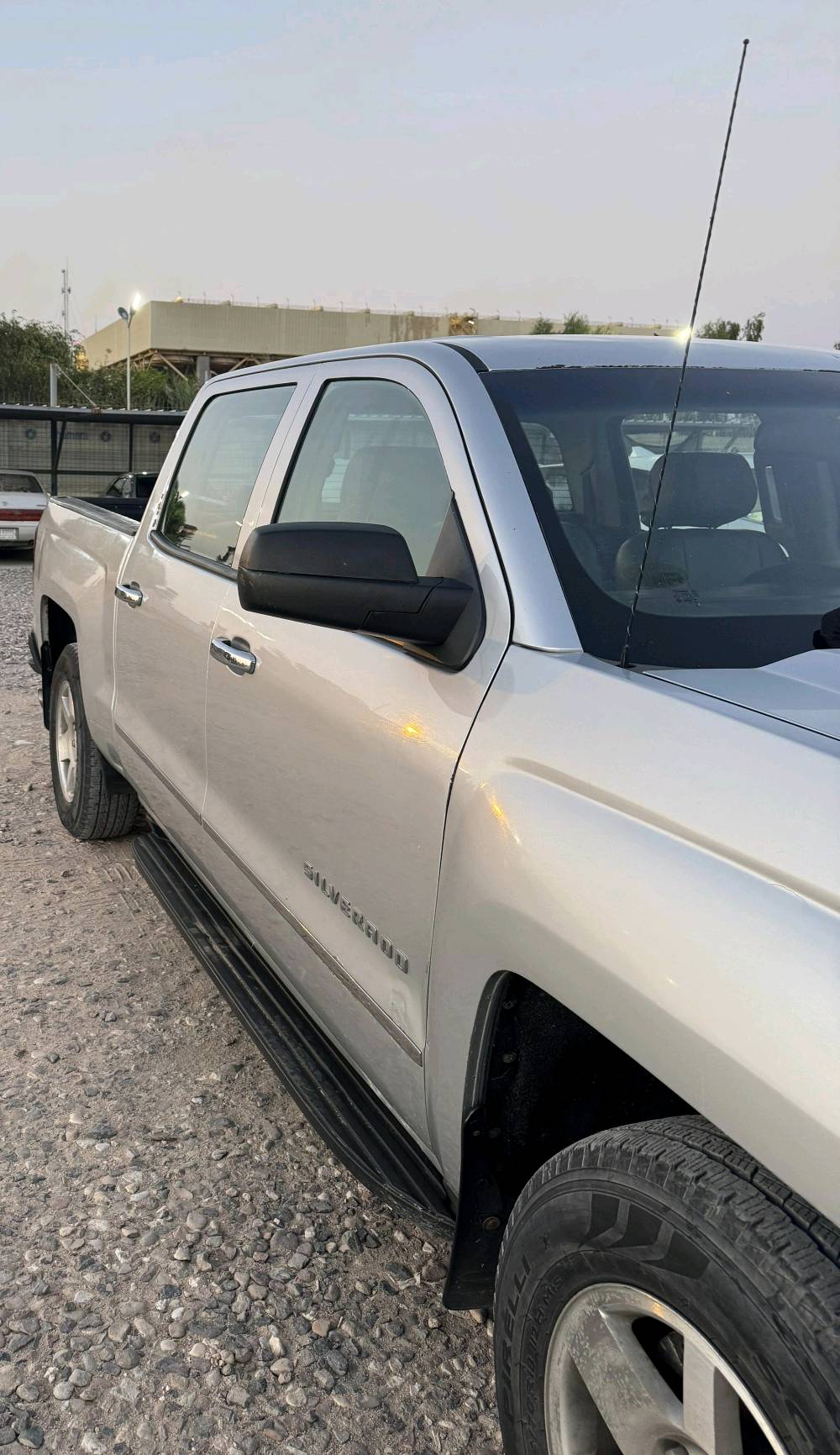 سلفرادو 2014
فور ويل 4×4 

مكينة V 5300 

باب طويل بدي قصير المرغوب 

منظومة تبريد جديدة

راديتر جديد

قايش مكينة وقايش كمبريسر جديد

واتر بم جديد

تخم تاير جديد

فيت بم جديد 

الكهربائيات جاهزة

باتري جديد
...........................

السيارة داخلة بدون حادث حادثها بالعراق صندوق خلفي + جاملغ الايمن بدون ايرباك

..........................

رقم بصرة بأسمي. مكان السيارة آبي الخصيب او رميلة الشمالية حسب مكان تواجدي

السعر 133 $

 *********** بي واتساب

***********
السلفرادو هاي لِتز أصلية لو تبديل/تركيب؟ وشنو الموديل الكامل بالضبط؟: 
موديل 2014
كم ماشية السيارة (العداد)؟: 
410000
القير أوتوماتيك لو عادي؟ والدبل 4×4 شغال مضبوط وما بيه أي ملاحظات؟: 
أتوماتيك . فور ويل 4×4 وشغال
إلك شنو الموقع النهائي حالياً حتى الناس تعرف وين يراجعون: أبي الخصيب لو رميلة الشمالية؟: 
حسب مكان تواجدي بالدوام او البيت
العرق/الحدادي بيها شغل بعد الحادث لو متصلحة بشكل كامل؟ وشنو أقل سعر ممكن تمشي بيه؟: 
الحدادية الامامية جديدة ... السيارة متصلحة وجاهزة ... قفلها  ورقة128