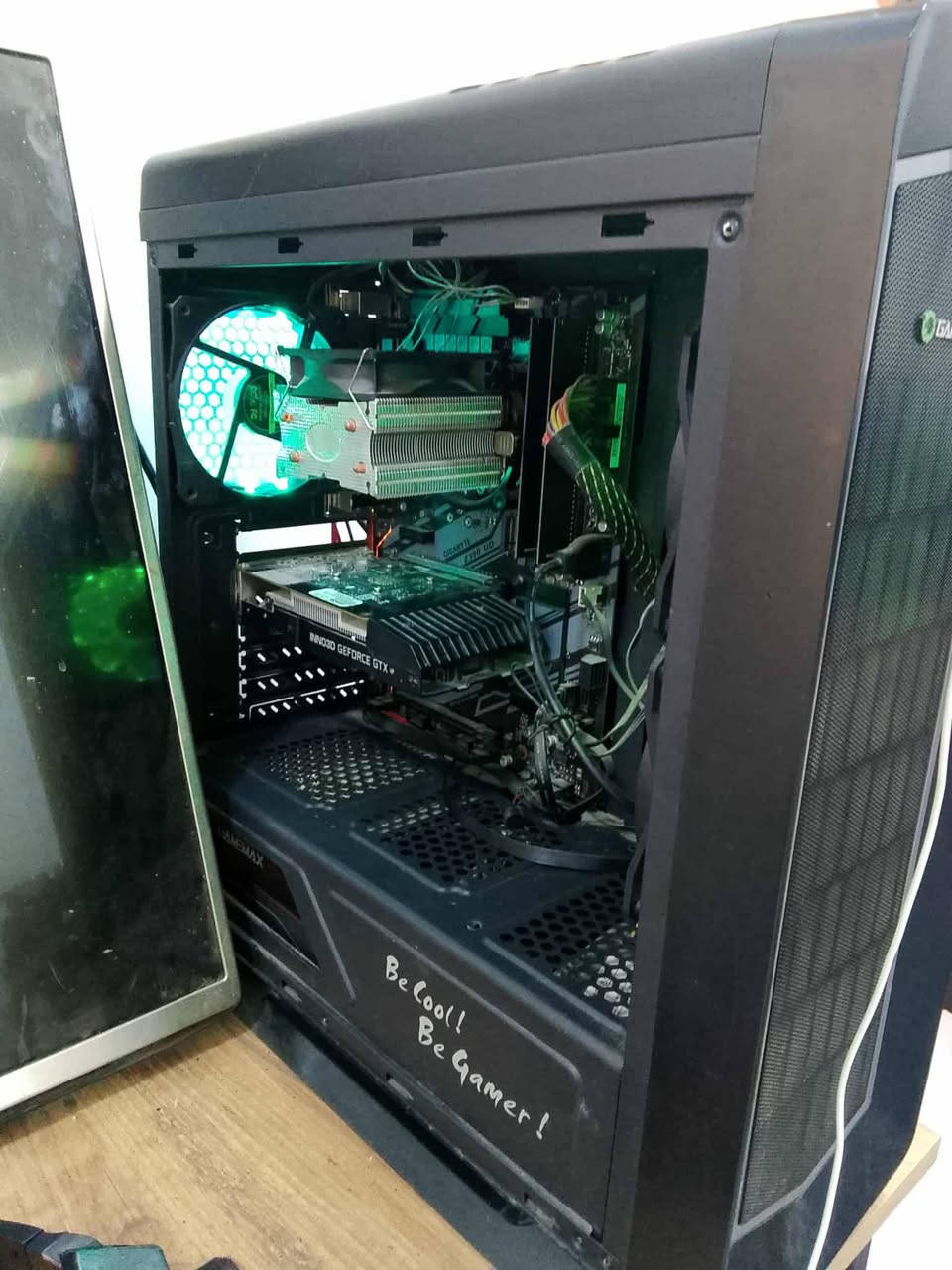 كيس Pc للبيع او مراوس بايفون
المعالج cori5 الجيل التاسع 
رام 8×2=16
هارد hhd 1T 
ssd 128
كارت Gtx1650
مبرد غازي 7فانات 700w كيس rgb
السعر 500 وبيه مجال 
المكان واسط الكوت استفسار خاص او واتساب فقط *********** توصيل موجود
