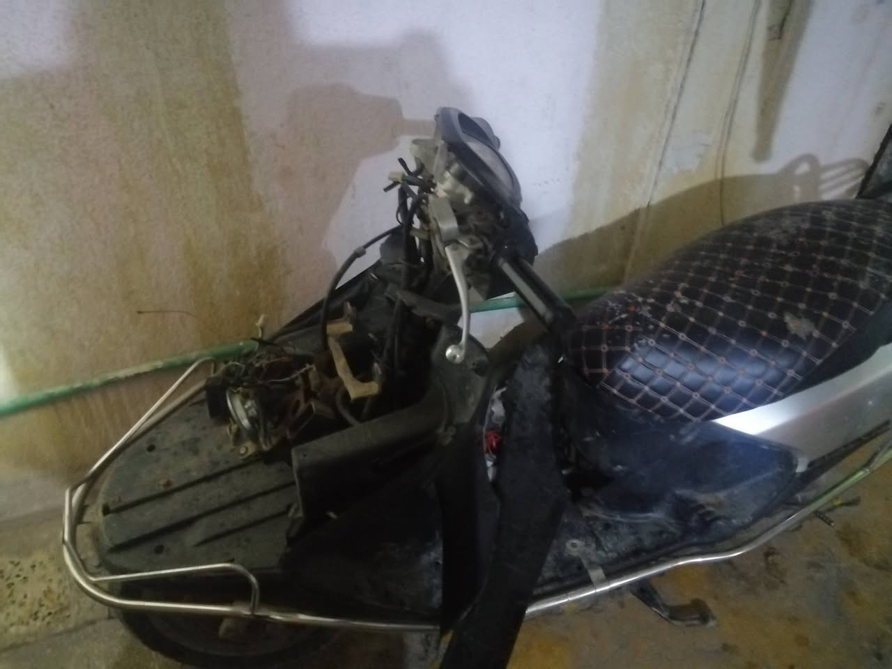 دراجه سبيسي    مجفته  وكامله  هي وكفراته   بس كاطعه نار  ال سعر 300  كوم حديد   ***********
