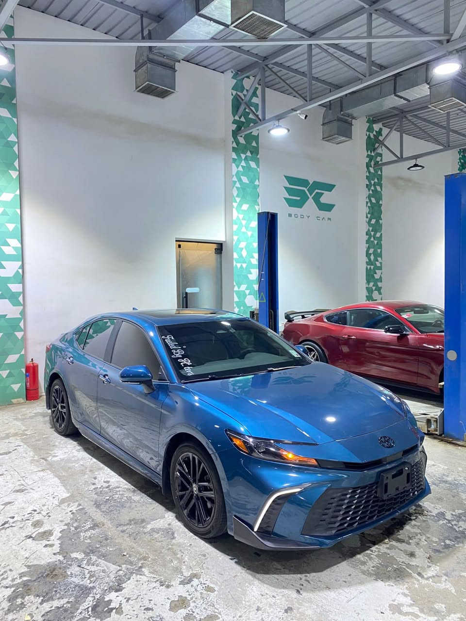 🚗 للبيع تويوتا كامري 2025 SE 🚗

🔥 وارد أمريكي – شكل جديد 🔥

📍 المواصفات:
✔️ فتحة سقف (سن روف)
✔️ شاشة كبيرة حديثة
✔️ مقاعد جلد فخمة
✔️ كرسي كهربائي
✔️ كاميرا + حساسات
✔️ تبريد اصلي مالت الشركة 
✔️ محرك قوي واقتصادي
✔️ قير أوتوماتيك ناعم

🛠️ الحالة:
🔹 جاملغ الامامي مبدل ومصبوغ
🔹 البنيد معدل ومصبوغ ربع أمامي
🔹 جاملغ خلفي معدل على البارد
🔹 باقي السيارة نظيفة ومرتبة

💰 السعر: 24,000 دولار
📉 قابل للتفاوض للجادين فقط

📞 للتواصل: خاص أو اتصال/***********
او زيارة موقع الشركة شركة الناجح للمزادات الامريكيه والنقل البحري والبري والتخليص الكمركي/ بغداد حي الجامعة نفق الشرطة 

🔥 سيارة شكل جديد وسعر مناسب جداً مقابل المواصفات 🔥
