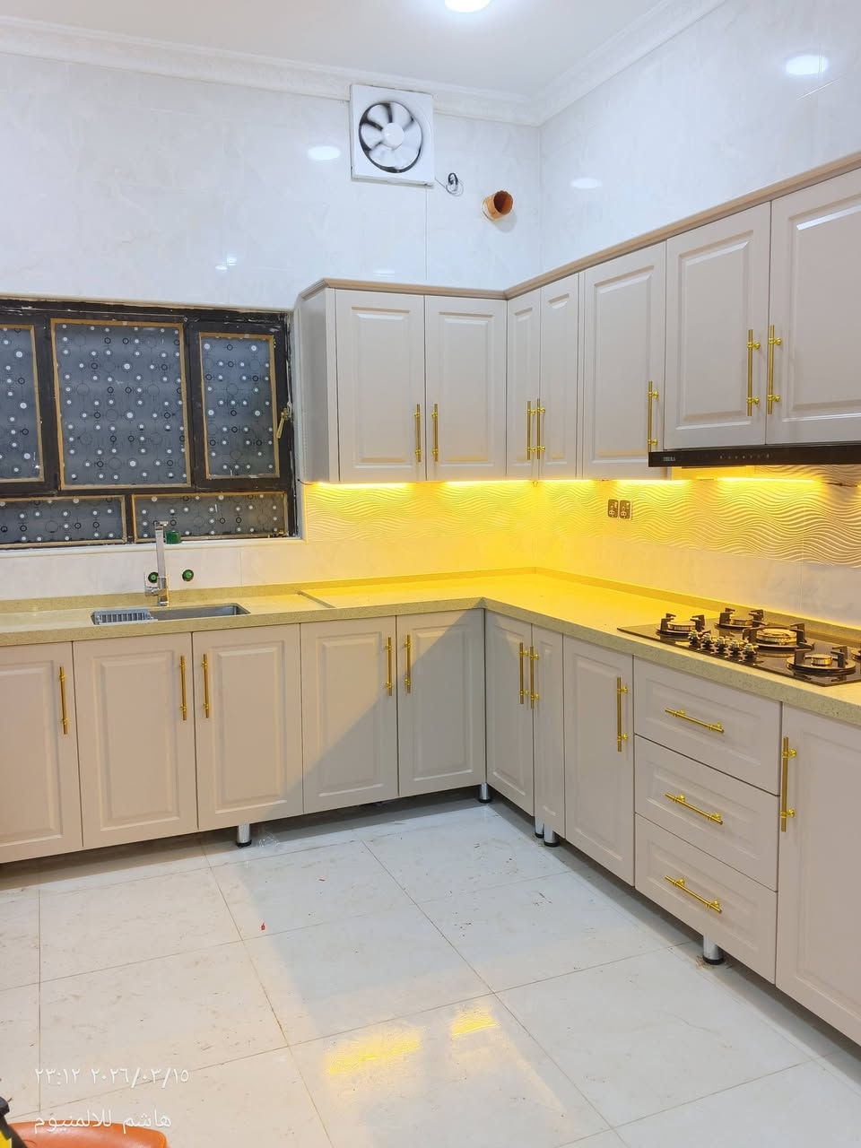 معمل هاشم للالمنيوم لعمل كافة انواع الكاونترات 
الداخل المنيوم والخارج HDFبالون بريس ايطالي 
ويوجد الداخل المنيوم والخارج المنيوم مقطع تركي ويتحشى خشب 
ملاحظة/اسعارررر تنافسية راسلنا وتدلل
***********
