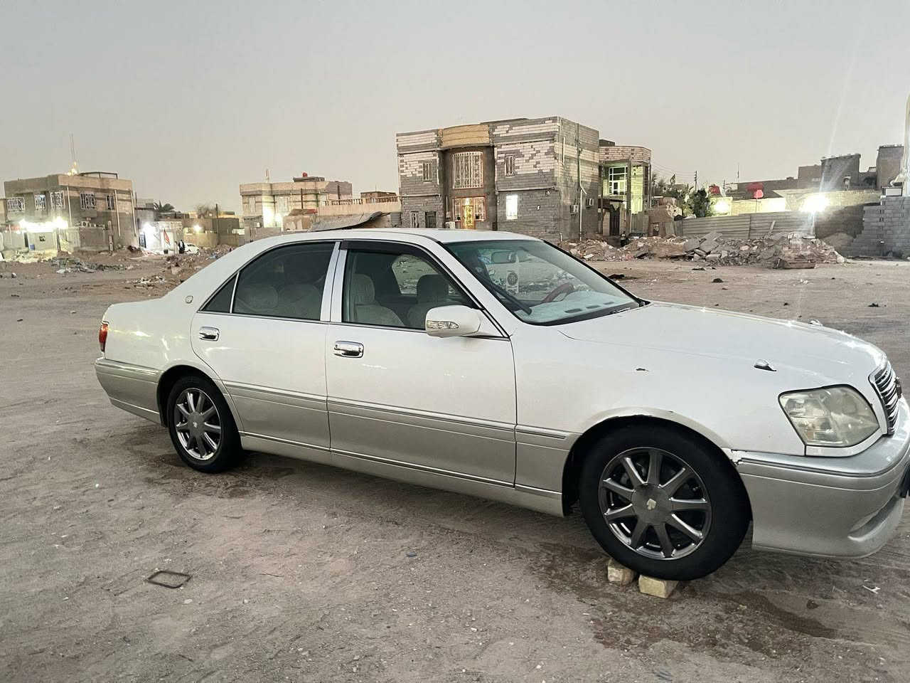 سلام عليكم سياره جنون للبيع
حداد تبريد سياره جاهز بيه كص بس الوجه مال جاملغ او جاملغ المامي صفحت سايق مبدل تخم تاير لايت زنون اربع دكم برده خلفيه مكينه ديفور الكبير رقم بصره سعر 120او بيه مجال 
مكان البصره زبير *********** مكلف بل نشر
