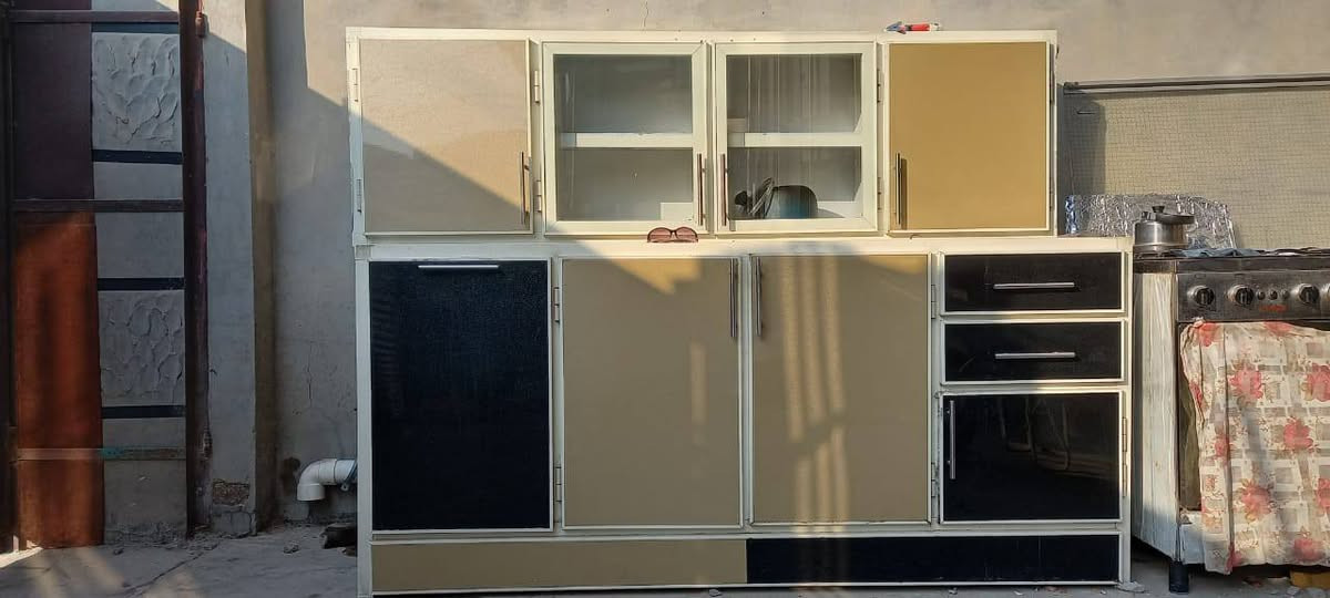 عندي هذا كاونتر كلش نضيف السعر ٢٥٠بي مجال رقم ***********
