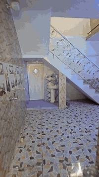 السلام عليكم  للبيع مساحه ٨٤ متر السعر ٦٨ وبيه مجال بسيط المكان مقابيل سده الجنابات بعد الملعب بثلاث أفرع  
رقم التلفون ***********
