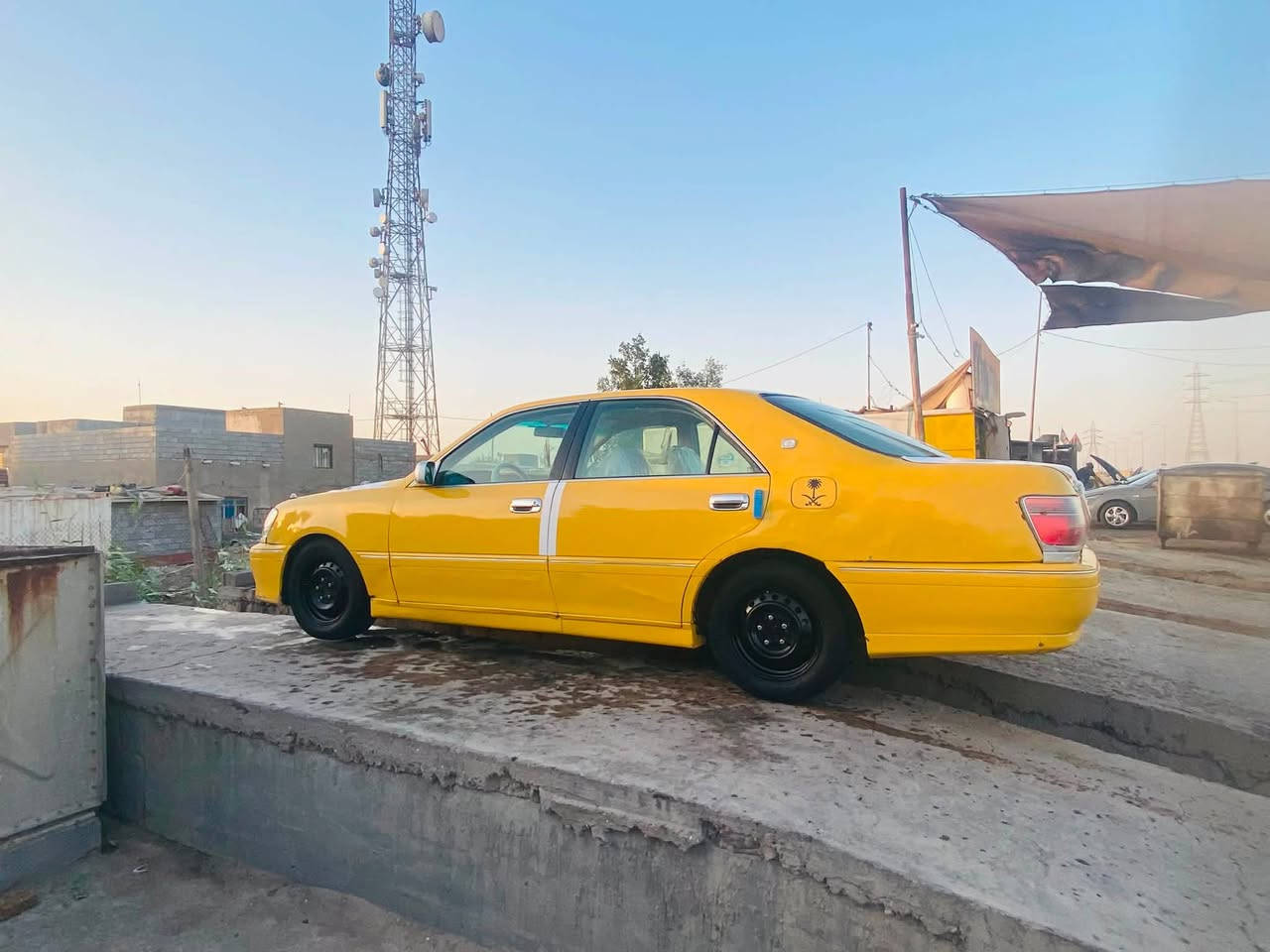 السلام عليكم ملكه جنون سياره كصه تبريد سياره حلوه موجهه نقصها بس حداديه كدام سعر 40 بصرة ***********
