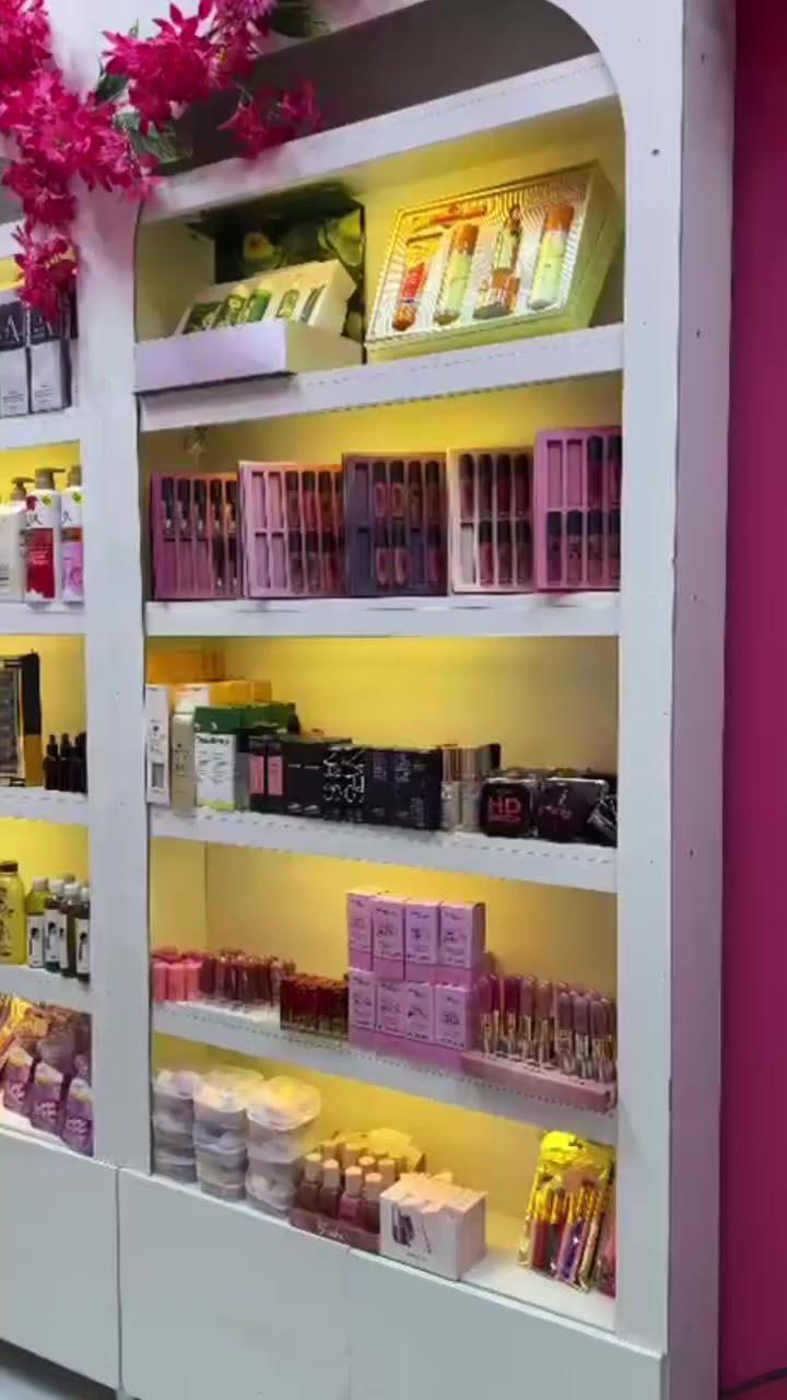 كوزمتك للبيع كامله كله ابيعه ديكور ما بضاعه المعلومات داخل الصوره
الاستفسار اتصل ع رقم 
‏‪***********‬‏
