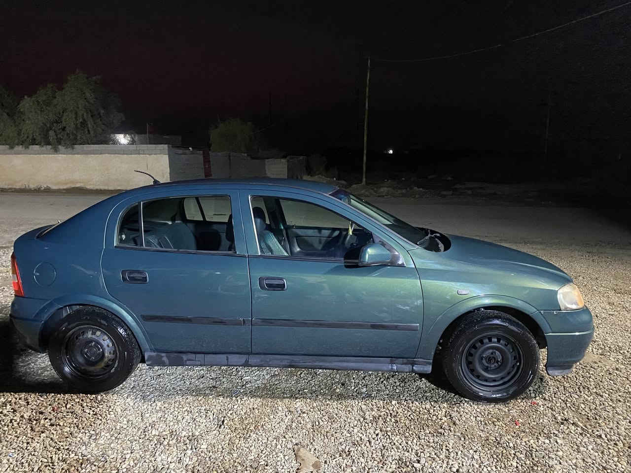 السلام عليكم اوبل استرا 2002 مشروع وطني بغداد صبغ عام للجمالية محرك خير من الله بس بي لاستيك ولف تبريد نقص كلج كمبريسر فقط فقط لاغير حداديه تمام 
تختم تاير جديد باتري جديد  ***********
السعر 55 $ وبيها مجال قليل
