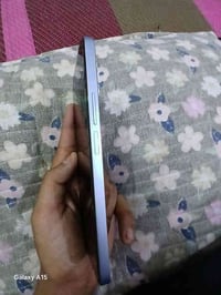 وبركاته موبايل للبيع الموبايل نضيف قبل تلاث اشهر اشتريته ويا بس الشاحن...