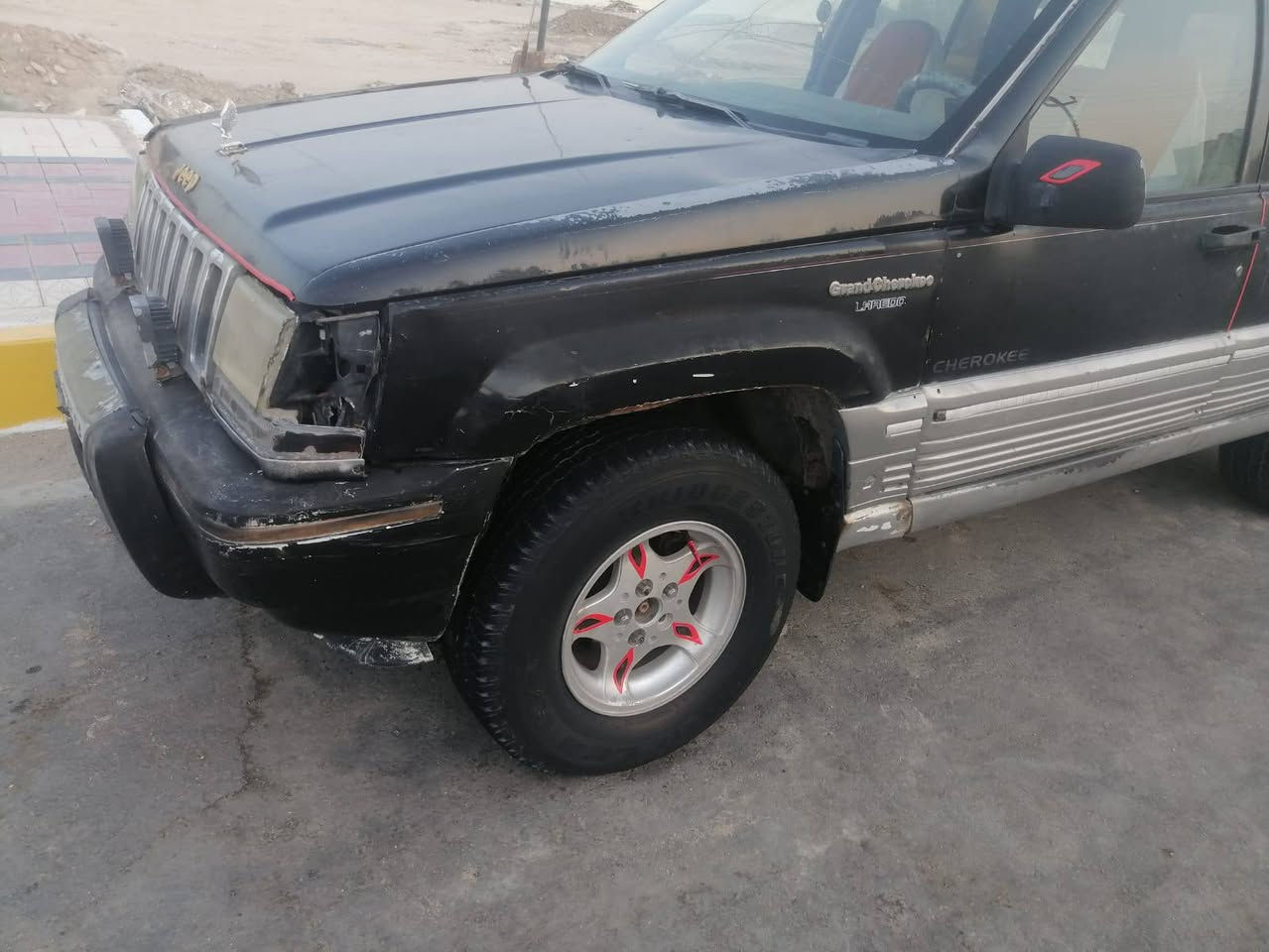 جيب شيروكي لبيع موديل 94مكينه وكير 2500 حداديه زينه تريد وكاله تريد تحويل سنويه ضايعه السعر 18وبيه مجال *********** مكان ناصريه سوك الشيوخ
