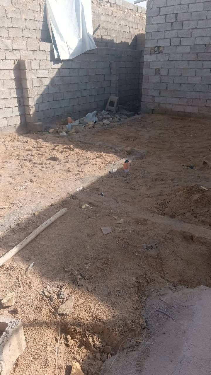 سلام عليكم بيت للبيع المساحه 100متر مربع غرفه بيه غرفه كامله اوسياج أو حمام بيه ماي الكهرباء مجاري كله كامله حته البلوعه مبنيه اومصبوبه مكانه نجف شارع كربلاء عمود 136ابشارع الصيدليه وطب قبل الخير السعر 7بيت مرقم مشمول قرار محكمه ***********
