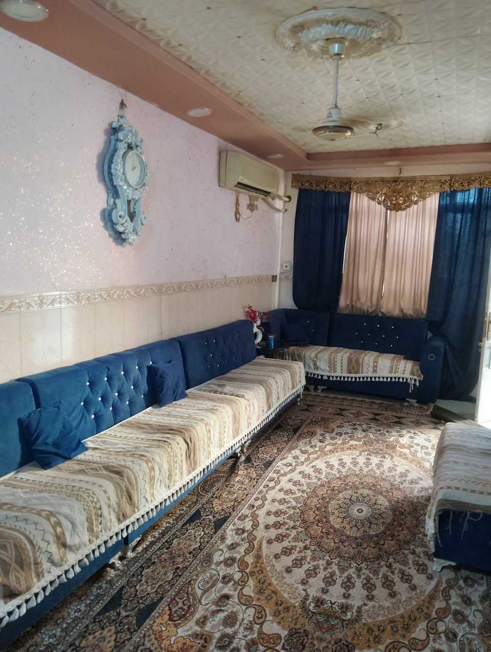 بيت للبيع المساحة 130 متر 📍الموقع جداً ممتاز كربلاء طويريج حي الجمعية كافة الخدمات متوفره يحتوي على طارمه وستقبال وصاله ومطبخ وصحيات خارجية وداخليه 3 غرف النوم
📢للاستفسار 
📞 للاتصال على الرقم التالي 
📞***********
📞***********
