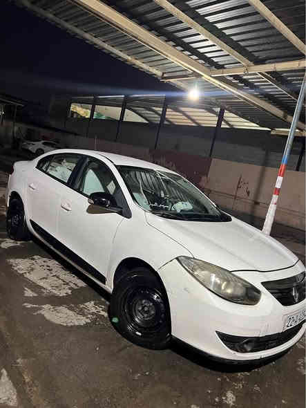 رینۆ فرۆنس ٢٠١٢ رەنگی سپی
دوو پارچەو نیوی هەیە پارچەکانی 
دەرگای سیاق و دەرگای پشتەوەی سیاق لەگەڵ نیوە چامرخی پشت دەرگای پشتەوە هەیەتی 
 سیارەکی بێ کێشەیە گێر و مەکینەی بە شەرت هەموو شتی بێ کێشەیە 
ناوی شاشە و کامیرەی دواوەی بۆ دانراوە و لایتی بەقوەتیشی بۆ دانراوە سەنەوی سیارەکە نوێیە و تا ٢٠٢٩ ئینجا تازەی ئەکەیتەوە 
سیارەکە یەک برغوش مەسرەفی تێدانیە هەموو شتی بەشەرتە ما شاء الله ی دەوێت زۆر بێ کێشە و بێ عەیبە و جایزە یەکسەر بە ناوی خۆتی بکە و حەز ئەکیت سەفەری کوێی پێ ئەکەیت بیکە ،

نرخی ٦٥ وەرەقە و تۆزێک محامەلە

بۆ پەیوەندی کردن *********** Singapore
