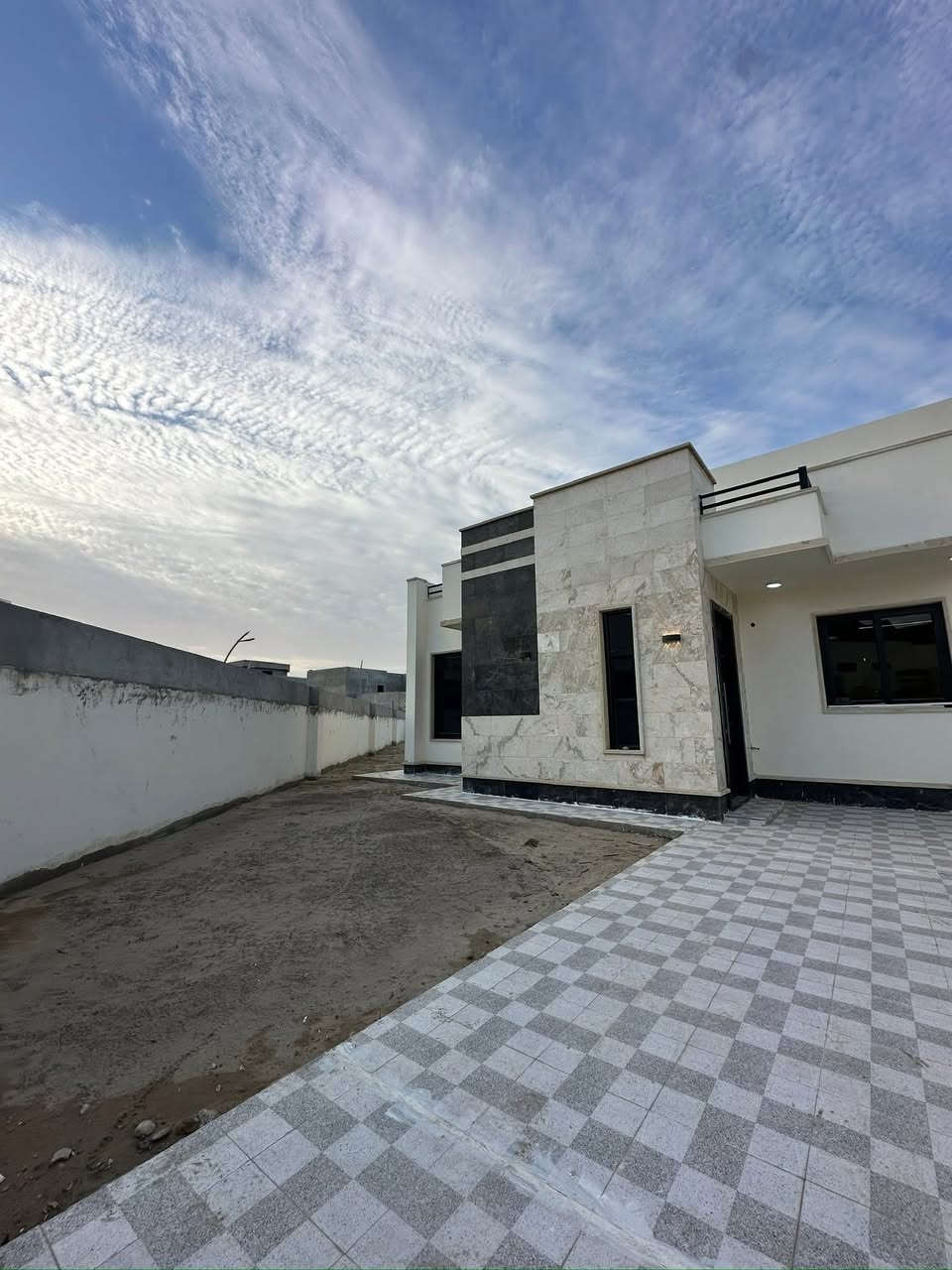 دار صفر للايجار   ( القرية الهولنديه )
ال 100 دار
مساحة 400 متر 
3 غرف نوم+ هول + ستقبال  + مطبخ  

؛ الاستفسار  اتصال ع 
***********
