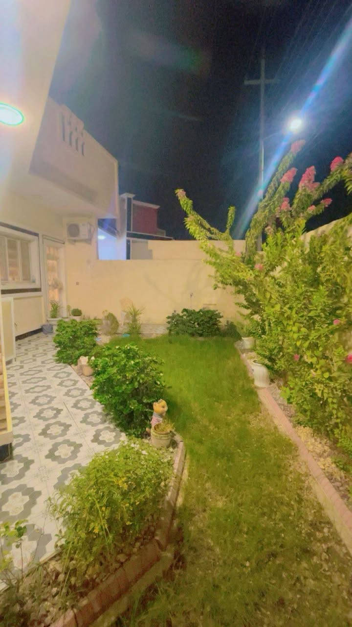 بسم الله إعلان بيت للبيع الفلوجة مجمع الرحاب السكني سنه البناء ٢٠٢٠ نوع البناء طابوق يحتوى الدار على ٢غرف نوم استقبال مطبخ حمام جاكوزي المساحه ٣١٥متر البيت ركن يباع مع الأثاث ملاحضه اذا اكو بيت ب الرمادي مراوس يرهم أستفسار أكثر ***********
