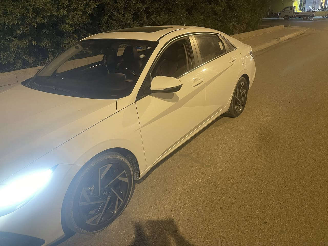 السلام عليكم النترا موديل 24 مكفوله كفاله عامه محرك 1500 تجميع صيني فتحه سقف وبصمه السعر 140 وبيها مجال
