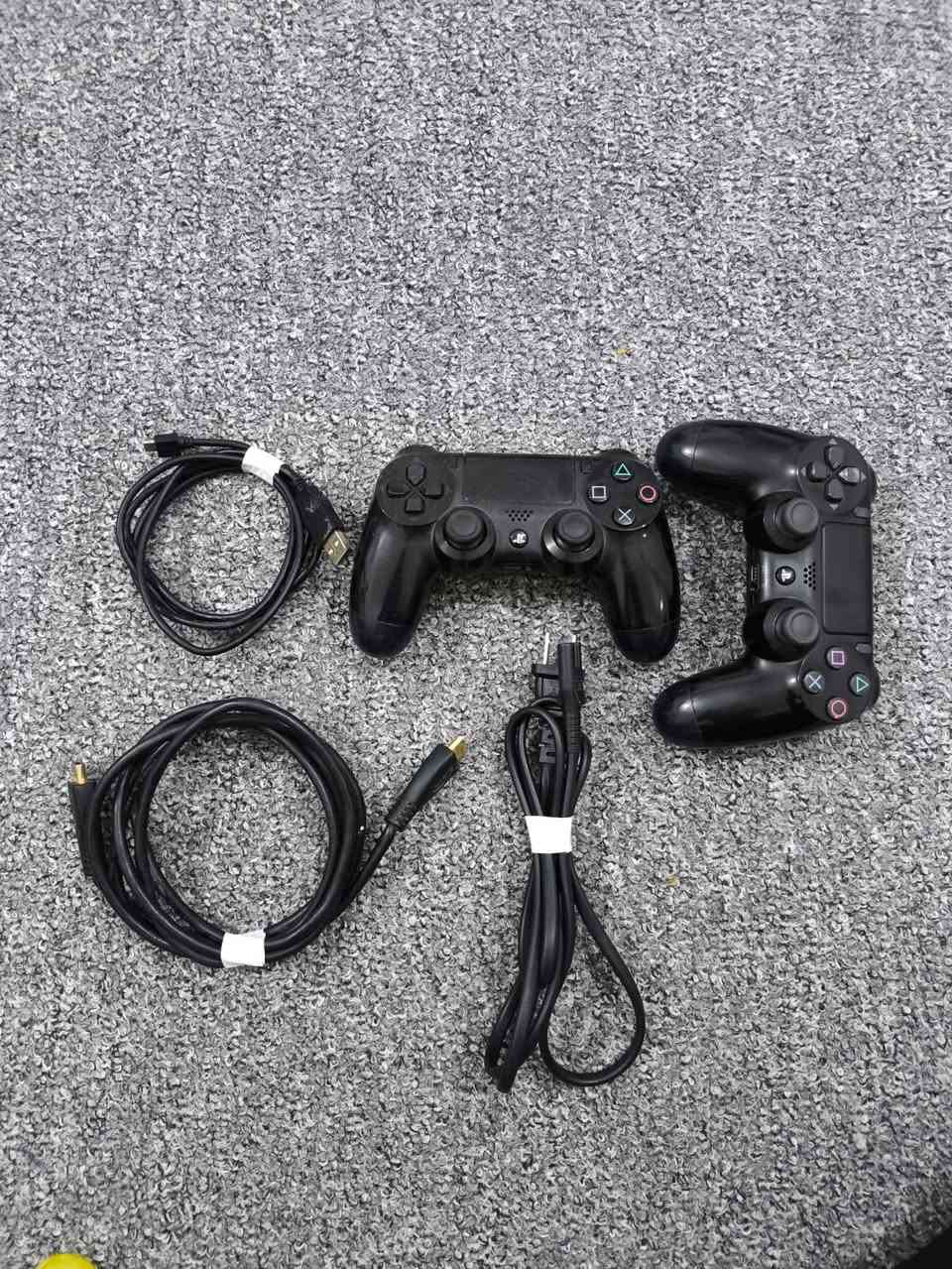 جهاز كلش نظيف
بلي فور 
سعه الذاكره مالته 1 تيرا 
وياه يدات ثنين اصليه وكاله
وملحقاته كلهن الاصليه 
وياه اقراص مصارعه 24 
واساسن كريد سيندكت
والجهاز مامفتوح بي برغي 
عامل وشوف الاسعار 
السعر 300 الف وبي مجال بسيط


**إذا كنت صاحب هذا الإعلان وتريد حذفه لأي سبب، رجاءا أرسل رسالة إلى الدعم الفني**