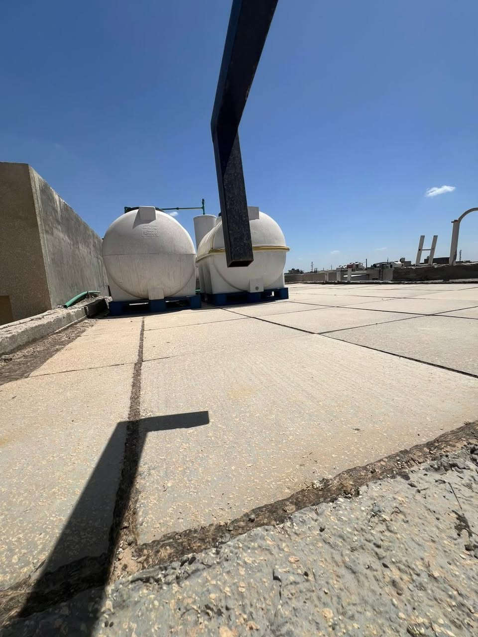 مشتمل 50 متر للبيع 🏠

الواجهه 5 متر 
نزال 10 متر 

بناء حديث 2026 💥

مدخلين 
يحتوي على صاله ومطبخ وصحيات عدد 2 
و 3 غرف نوم 
البيت 3 طوابق 
الغرف نضام سويت 

العنوان :: حي الجهاد :: المخابرات :: خلف جامع محمد رسول لله مربع 
منطقه راقيه وهادئه جدا😍🔥

السعر والاستفسار الاتصال *********** مكتب الشهم للعقار ..توجد عروض اخرى بمساحات مختلفه📞📞🏠
