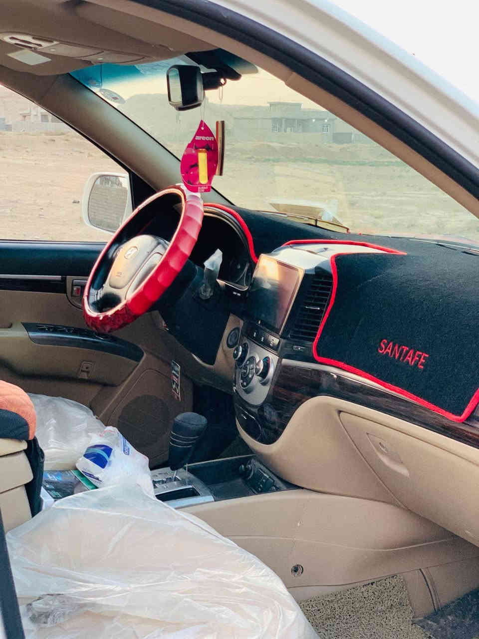 السلام عليكم
سنتافي ٢٠١٢ للبيع وترهم مراوس حسب القناعه 
 ٧ راكب
محرك ٤ مفتوح وبي بداية تنقيص
ضررها موضح أمامك بالسونار
وسعرها مادري 
وللتواصل اتصل/ ***********
