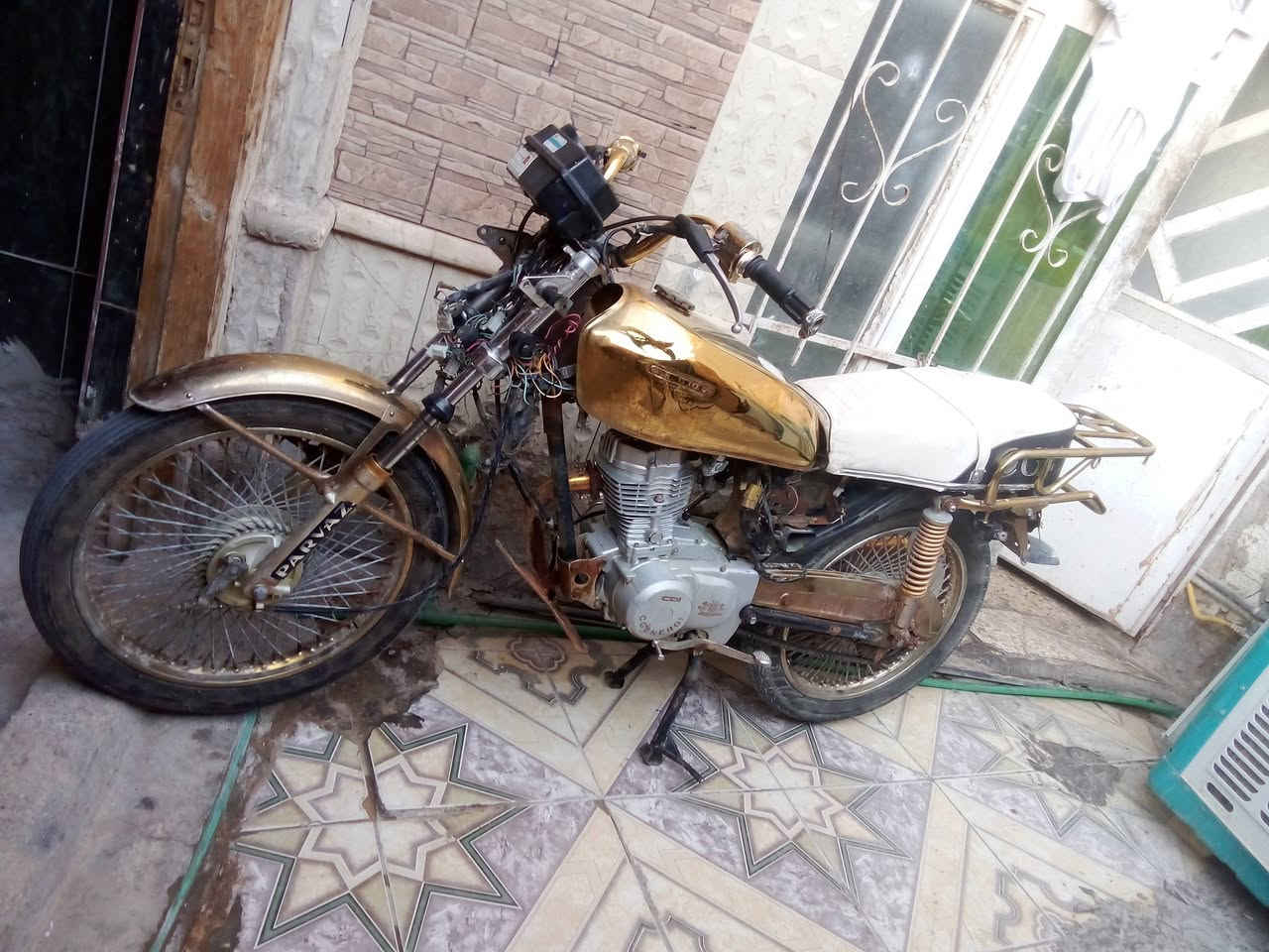 سلام عليكم دراجه 2016 دراجه حلوه شوفت عينك يرادلهه ترتيب الدراجه شغاله وكيلهه العارضي بسمي 450 وبيها مجال  مكاني نجف  وهذا رقمي ***********
