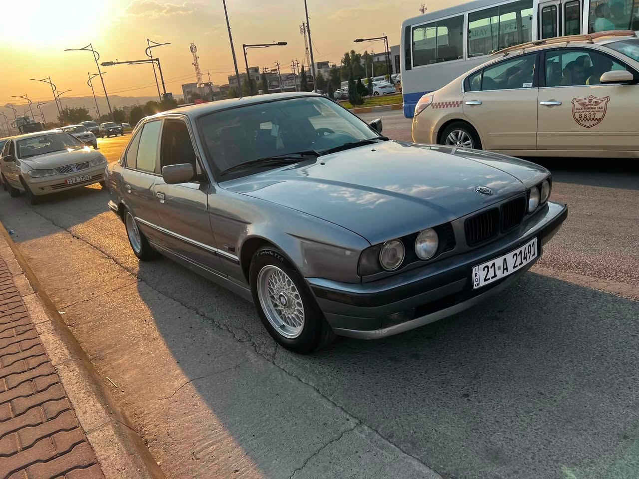 Bmw  1991  كامل كراوه    1995    مه كينه 525 اوتوماتيك گيرمه كينه به شه رت سنه وي تازه 2031  سعر 63  گه لاو مه جال  ***********
