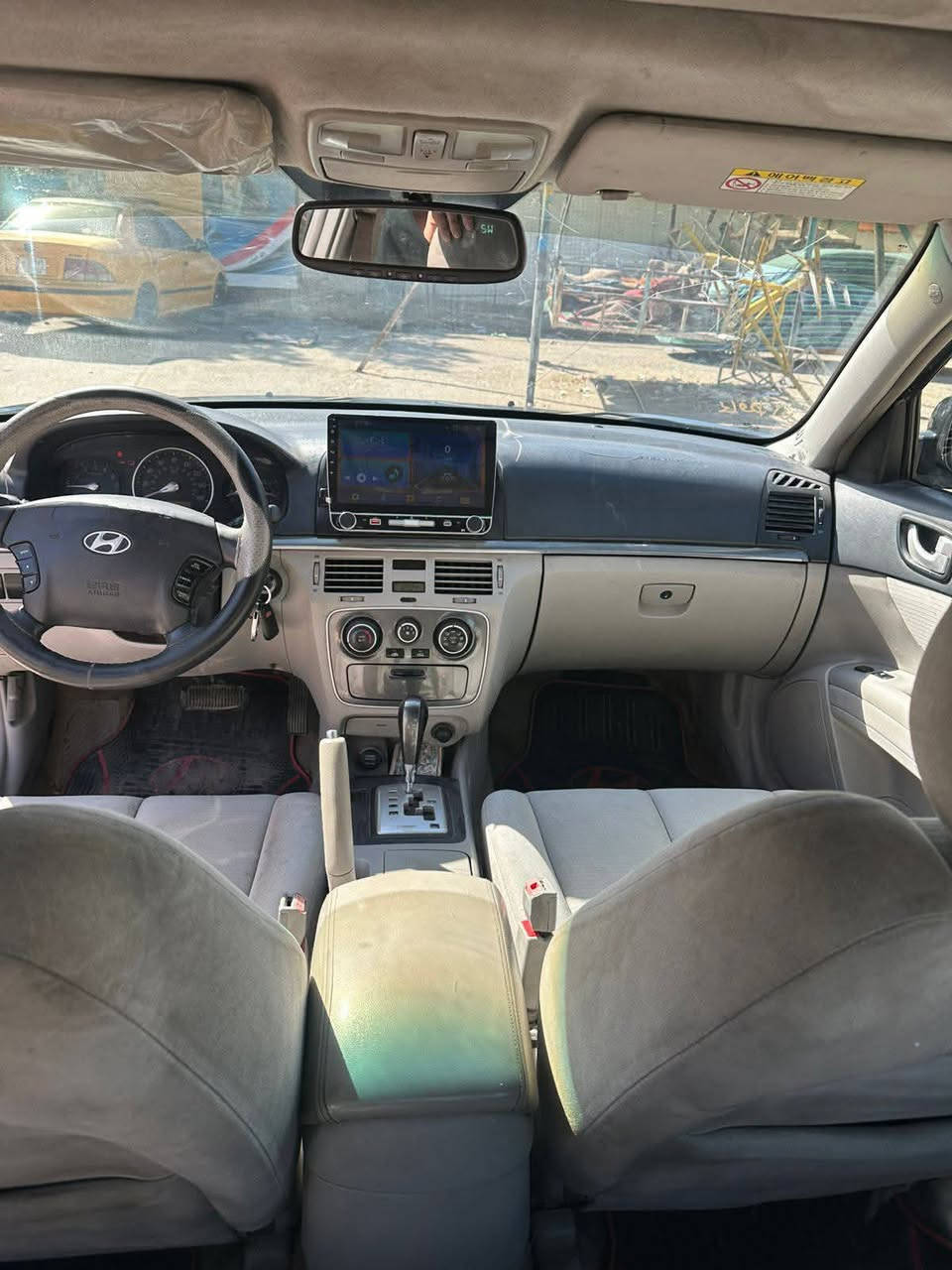 السلام عليكم 
مراوس 
سوناتا موديل 8 امريكي مكينه 6 مكفولة حادث باب السائق والباقي كله ليبل واحد مكينه وكير مكفول صدر جديد تأير جديد تحكم ستيرن شاشة فتحة سقف و
***********
