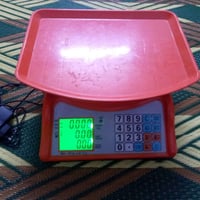 أرفوف عدد 9 جدد ثنين منهن عرض الرف 40 والباقيات 30 سعر الرف 25 ألف جدد...