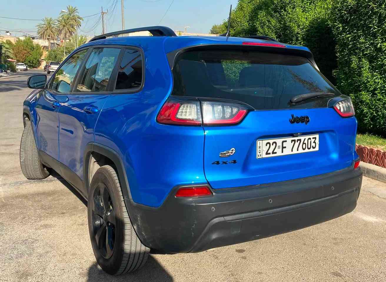 للبيع – 
2020 JEEP CHEROKEE BLACK TOP
جيب شيروكي بلاك توب 
حادث خفيف بدون ايرباك
🔹المواصفات:
 • الموديل: 2020
 • الفئة:  التتيود Altitude
 • المحرك: 2.4L 4 سلندر 
 • اللون: ازرق مميز
 • عدد الممشى : 38 ميل
اللوحة : رقم اربيل
كاميرا خلفية
بصمات ابواب  
دخول ذكي
كشنات جلد
تدفئة كشنات
تدفئة ستيرن
كرسي السايق تحكم كهربائي 
هاند بريك كهربائي بصمة
رادار خلفي وجانبي
تحكم ستيرن
انظمة قيادة 
تشغيل بصمة
تشغيل عن بعد
مثبت سرعة
النقطة العمياء
تخم تايرات جديدة
ادامة جديدة
الضرر : حادث امريكا شبه كلين  ايرباكات سليمة فقط الدعامية مكسورة وصور الحادث موجود للتوضيح 
وبيها حادث بالعراق 
حادث سطحي تبديل باب وجاملغ  درجة اولى
مكان السيارة  بغداد المنصور
***********
