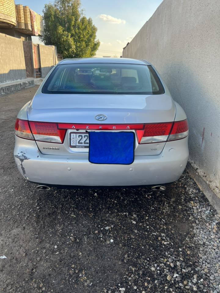 سلام عليكم
للبيع ازيرا ادوات موديل 2010كصه جنطه 
مكينه خير من الله سته سلندر 
صدر مامي خلفي جديد 
تاير تخم جديد 
كهربايات كلها شغلات 
متومه شرط الحاسبه 
سيارة كلش حلوه وبي شوفه 

السعر 50 وبيها مجال للطيبين مكان سياره بغداد 
***********
