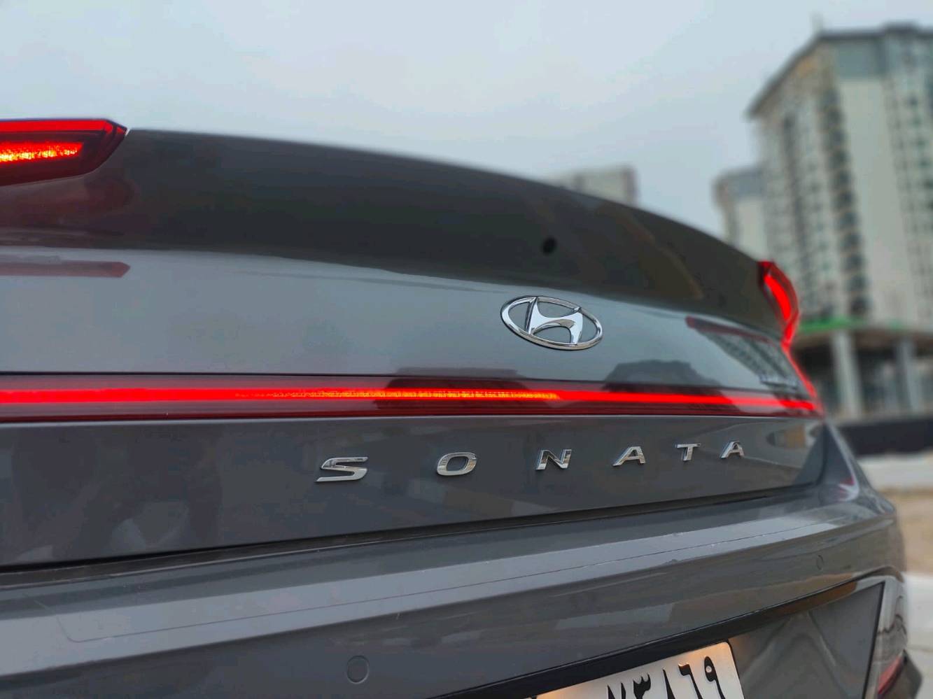 الحلوه للبيع او مراوس بيكم امريكي وفرق انطي بلمعقول 

ارخص سوناتا للمتد بهل ممشه ولون وبدون ايرباك لاتقارنه بل  SEL هاي لمتدد وحره مومعوقين

سوناتا 2022 لمتدد LIMITED اعله فئة Vib  ع ايدي اني استوردته من 22 
ماشيه 52 الف كيلو حقيقي
ضرره طخات بدون دواخل ولا ايرباك  وموجود سونار بلمنشور وصور الضرر لون سمنتي مميز 🩶
رقم بغداد حره بسمي 
خمس وضعيات قياده ✈️
موصفات مزوعه الاخير 
-----------
بصمات + داتاشو ع زجاج امامي + بانوراما + 5 كامرات + رادار جانبي امامي مانع تصادم + حساسات + شاحن لاسلكي + شفتات ستيرن + شاشه كبيره + كشنات جلد كهرباء + كير لمس + ركن وتحريك سياره بلبصمه. بعد بيه هواي موصفات 

سياره بدون اي نقص جاهزه والحمدالله شرط تحويل مكاني بغداد حي الجهاد او العامريه 

سعر 160 ومجاله كلش بسيط والله يشهد صايره عليه فوك ال 225 لان ع ايدي الاستفسار اتصال ع الرقم *********** رائد او واتساب *********** عبدالعزيز