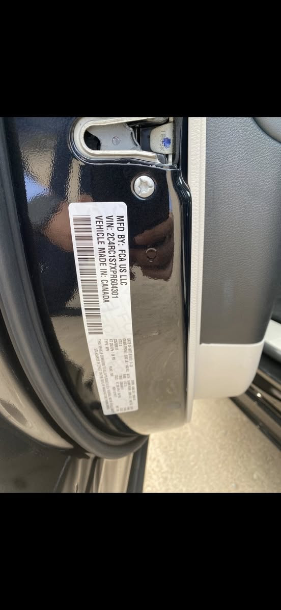 سلام عليكم
كرايسلر باسفيكا ٣ انظمه كهرباء هايبرد بانزين 2023 لمتد فول ١/١ كل المواصفات بيها بانوراما ٣ شاشات شاحنه وايرليس ماشيه 34 الف كيلو رقم بغداد حادث بسيط موضح بالصور ايرباك راجع سستم 
(بچم كبس )سعرها ٢٨٠ مكاني بغداد ***********
