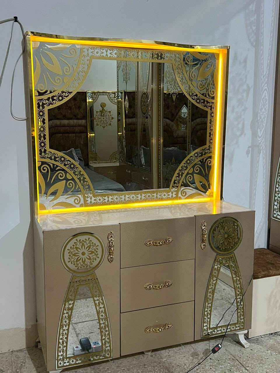غرفه تركي درجه اولئ اخت الجديده
متكونه من عشر قطع 
***********

