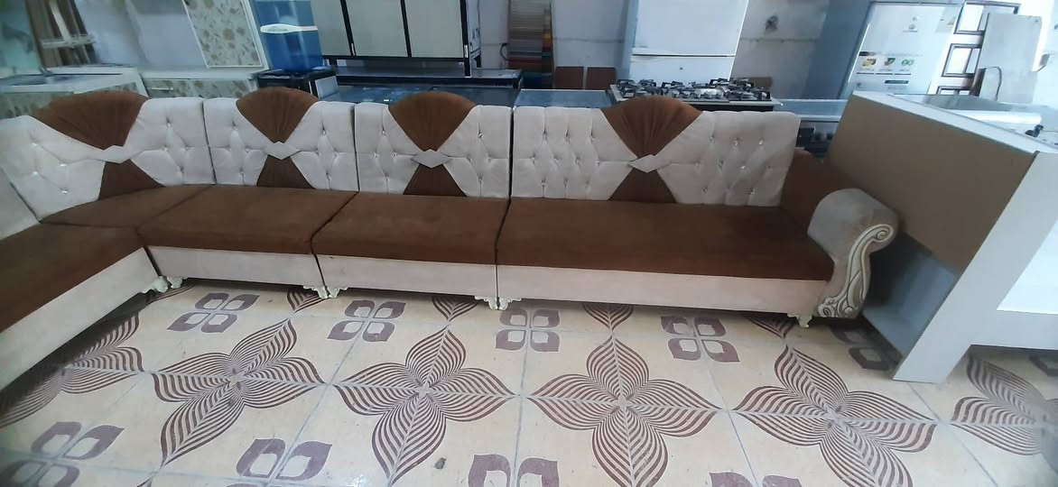 معرض العماد//ديوان تفصال مستخدم نضيف اي عيب مبي بشرط النضافه للأستفسار ***********//*********** كركوك, العراق
