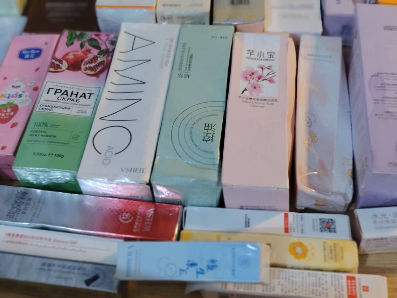 كارتون 67قطعة سعر 70الف 
مجموعة من مرطبات وجة
معجون اسنان
غسول وجه
كريم اساس
سيروم شعر
سيروم بشره
مرطب شفاه زيتي طبي معالج
رينتنول سيروم بشرة لترطيب طبي
ال ....الخ


**إذا كنت صاحب هذا الإعلان وتريد حذفه لأي سبب، رجاءا أرسل رسالة إلى الدعم الفني**