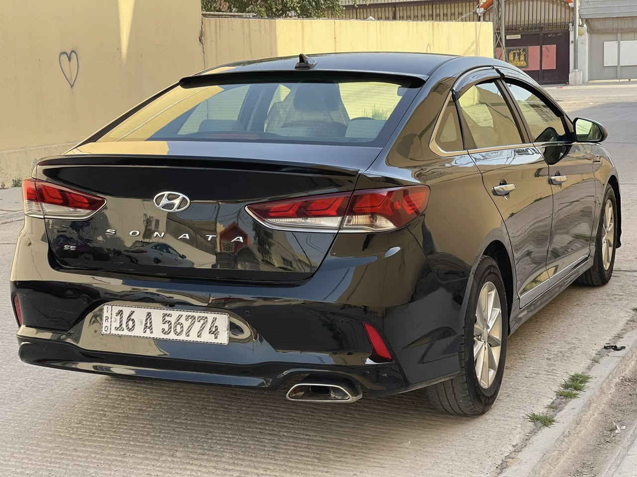 هيونداي سوناتا 2018
لون اسود رقم قادسية  حرة بأسمي 

مواصفات :-
محرك 2400

رادار جانبي 
شاشة كبيرة كامرة دوارة 
ويل كب حجم 16 
اشاير بالمري 
وباقي المواصفات المعروفة 

ماشية 110 الف 
الضرر :- بنيد مصبوغ نفسه 
مع صبغ بالجاملغ الايسر 
شواصي لغود حوض كلها كفالة 

السيارة حلوه وجاهزة ومابيها نقص السعر 130 مع المجال البسيط
 الشراي يتصل *********** 
وبالخدمة

مكانها بالنجف
