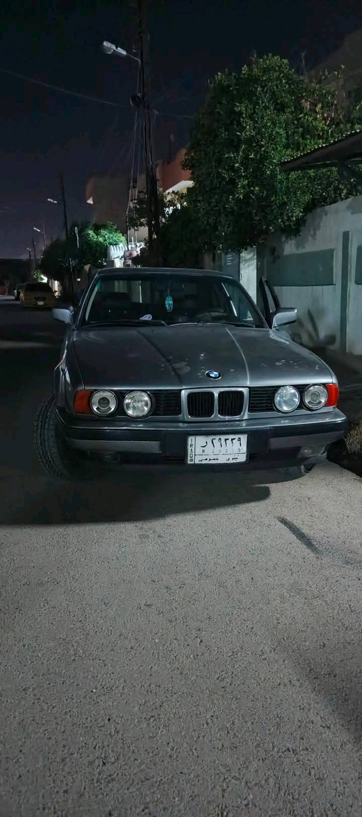 ‏السلام عليكم الحلال للبيع 
بي ام  1993.525 وضع شركة 
لون رصاصي رمادي 
تبريد قطعتين ثلج 🥶
3وضعيات قيادة سبورت وايكو وضع نورمال
نظام ABS
قطرة خياس ما بيها 
طخم تايرات جديد قبل شهر شادو محرك گير اكسل طخم جديد خير من الله تحريكة ومعدل طيران ✈️ الرقم مسطرة هزه جديده  اني الشرعي سنوية ورقم جديد  كشنات جلد كهرب خزن شاشة اعطال كبيوتر عداد الالكتروني السرعة . عداد يقرا كيج البانزين. عداد يقرا راس الباتري شگد يوصل وبيها بعد موصفات خير من الله السيارة احلى من الصور فول نظافة مصبوغة عام جمالية بلا معجون وكلشي بيها شغال جامات 4 كهرب اوتو كابون بانزين وشاشة وكامرا بدون ضرر 
 بيها طخة خفيفة 
السعر 75بيها مجال
  ***********