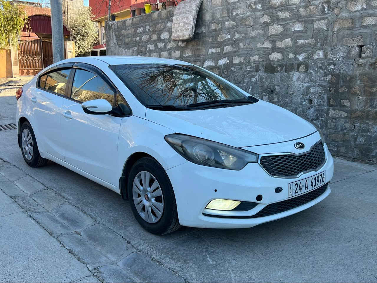 للبيع نقداً… كيا سيراتو موديل ٢٠١٣… محرك ٤ دوش… كير اوتو… رقم وسنوية جدد… بيهه جاملغ ونص بنيد صبغ بدون دواخل وهلال خلفي حسبة شبر هم صبغ شرط بدون ضربة… السيارة جاهزة ومابيهه ولا نقص… المكان دهوك… السعر ١٠٨ ومجال…. للاستفسار 
***********
*********** دهوك, العراق
