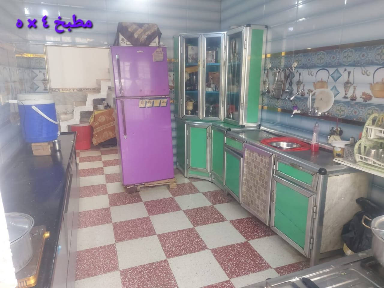 دار للبيع مساحة ٢٥٠ م واجهة ٥ ،١٢ م ونزال ٢٠ م زراعي سند ٢٥ باسمي من التسجيل العقاري بغداد حي السفير مقابل سكلة ابو جمال مكونه من ٢ غرف وصالة  واستقبال ومطبخ وحمام وكراج  كبير وحديقة مثمرة تغطي كل المساحة الخارجية وصحيات خارجية أرضية البيت كرانيت درجة أولى   ثلاث خطوط ماء . خابط واسالة ،كهرباء وتبليط ومجاري . يصلح ان يقسم دارين .اتصل  ***********
