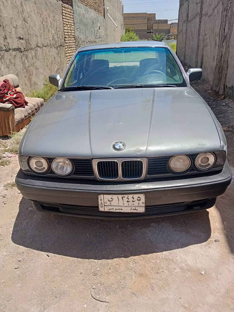 سياره للبيع بي ام 535 السعر 40 ورقه وبيها مجال قليل العنوان بابل المحاويل حي ابو زديره الرقم ***********
