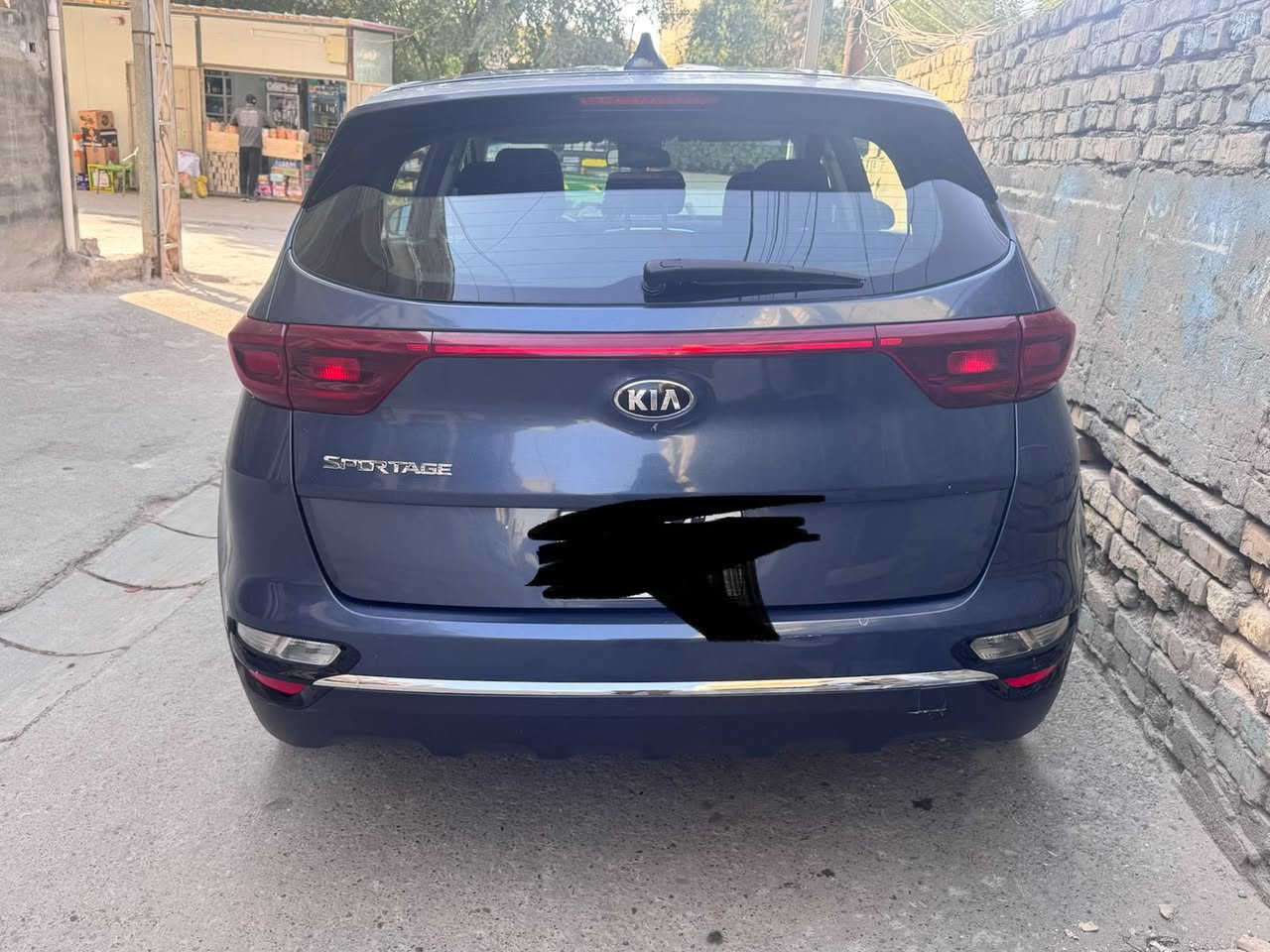سيارة سبورتج 2021 وارد امريكي محرك GDI 2.4 السعر  180ورقة وبيها مجال والرقم بغداد خصوصي 
الرقم صاحب سيارة *********** 
الموقع بغداد
