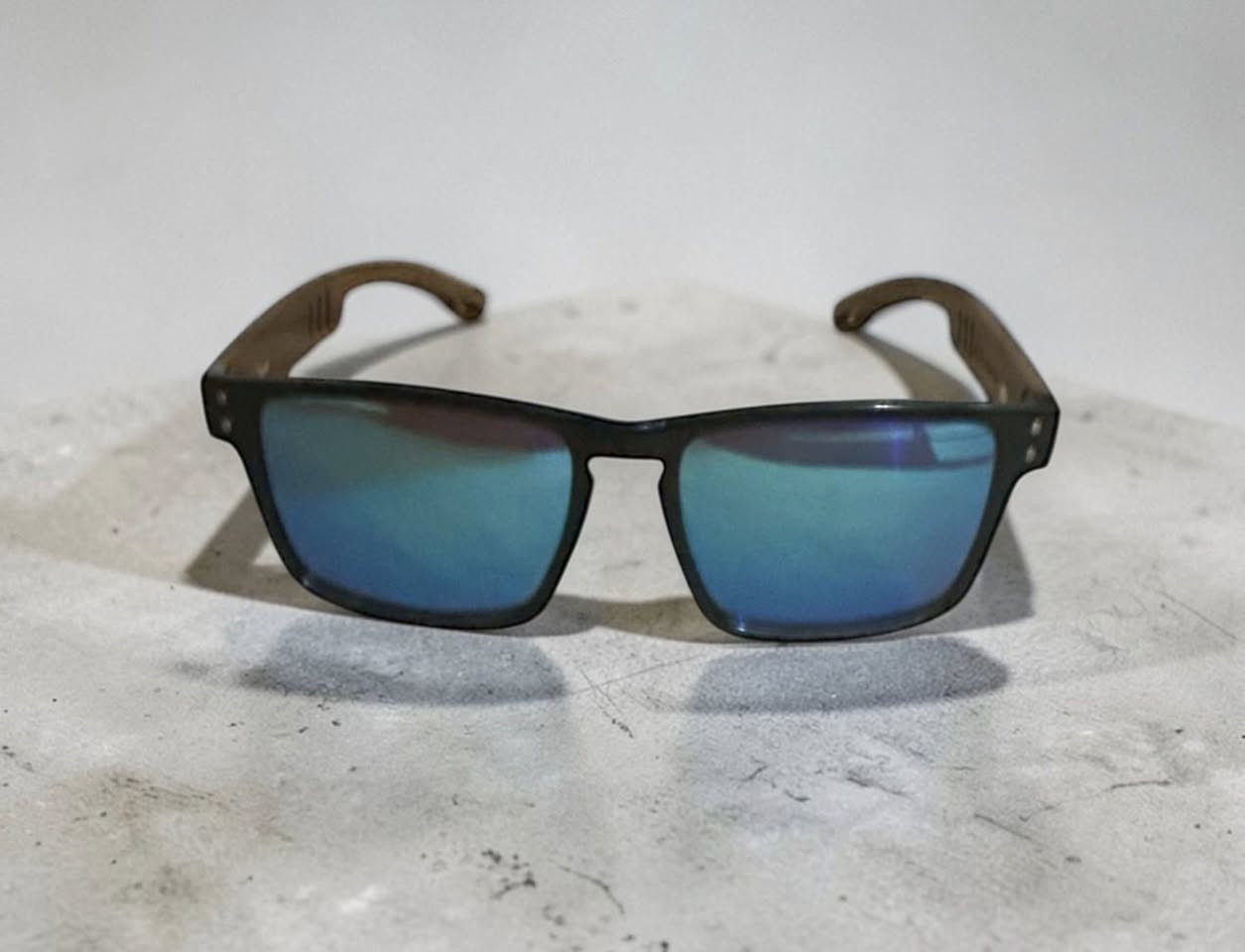 نظارة BARCUR بهذا اللون المميز 

السعر ٣٠ الف 

توصيل متوفر


**إذا كنت صاحب هذا الإعلان وتريد حذفه لأي سبب، رجاءا أرسل رسالة إلى الدعم الفني**