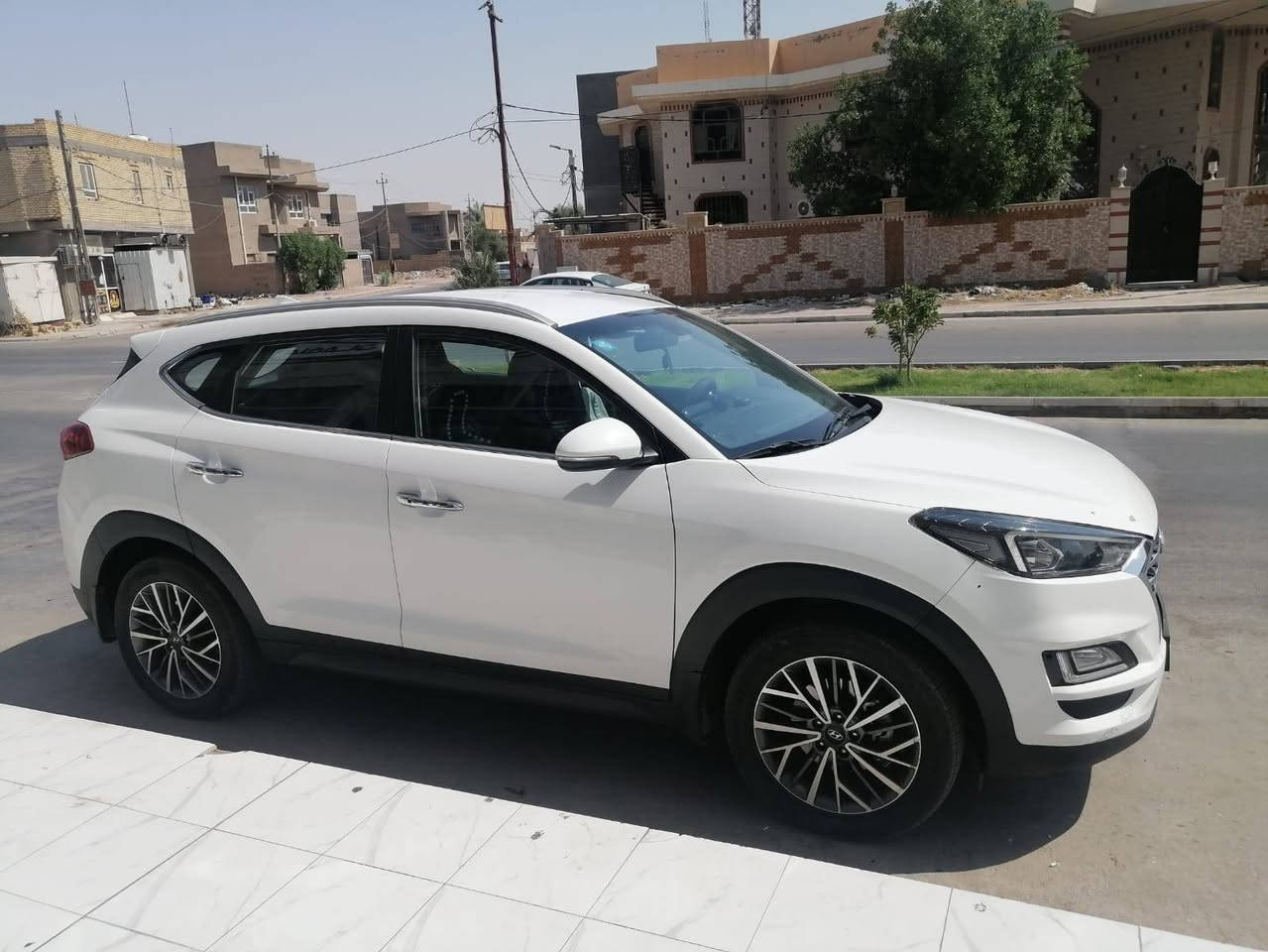 هونداي توسان خليجي 2019
رقم مثنى تحويل مباشر 
كفالة عامه 
حجم المحرك : 4 سلندر 2000 دوش 
السعر : 195 ورقة وبيها مجال بسيط
المواصفات : 
بصمة تشغيل وابواب   
حساس امامي خلفي - تبريد قطعتين اشاره بالمري 
اوتو هولد - مانع انحدار - لايت LED - بك لايت LED
فئه سبورت ، ايكو ، نورمال مري شفط - 
شاحن وايرلس - شاشة كار بلي - كامرة خلفية 
  -ويل كب حجم 18 

***********
المكان السماوة
