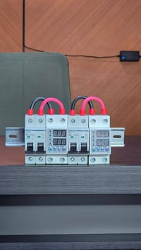 تجهيز كومباينر بوكس onccy خطين AC دخول و خروج  خطين الواح DC  ٠٧٨٤٤٧٧٦...