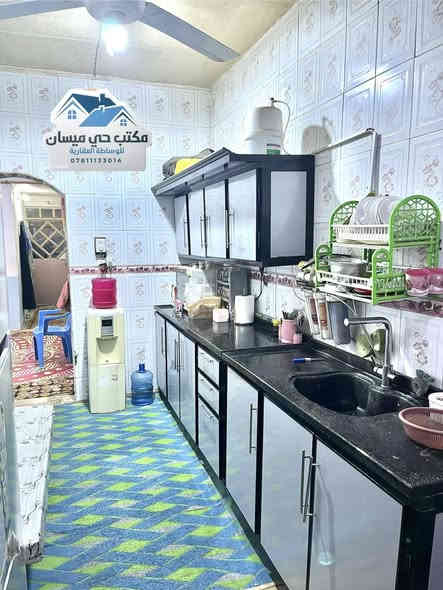 للبيع بيت 130 متر واجهة 6 ونص طابق و نص شارع 10 متر قطاع 15 حي ميسان يحتوي على الطابق الاول غرفتين و صالة و مطبخ و استقبال و تخاريج و الطابق الثاني غرفة و صحيات السعر 150 وبي مجال للاستفسار اتصل ***********
