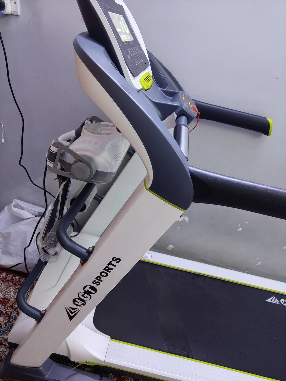 جهاز جري
ماركت mgt-v3d 
ماطور ac 
جبلي 
قدرة تحمل فعلي 130 كيلو
 مزود بشاشة عرض لمتابعة البيانات الحيوية والتدريبية
مستخدم قليل جدا
سعر 425


**إذا كنت صاحب هذا الإعلان وتريد حذفه لأي سبب، رجاءا أرسل رسالة إلى الدعم الفني**