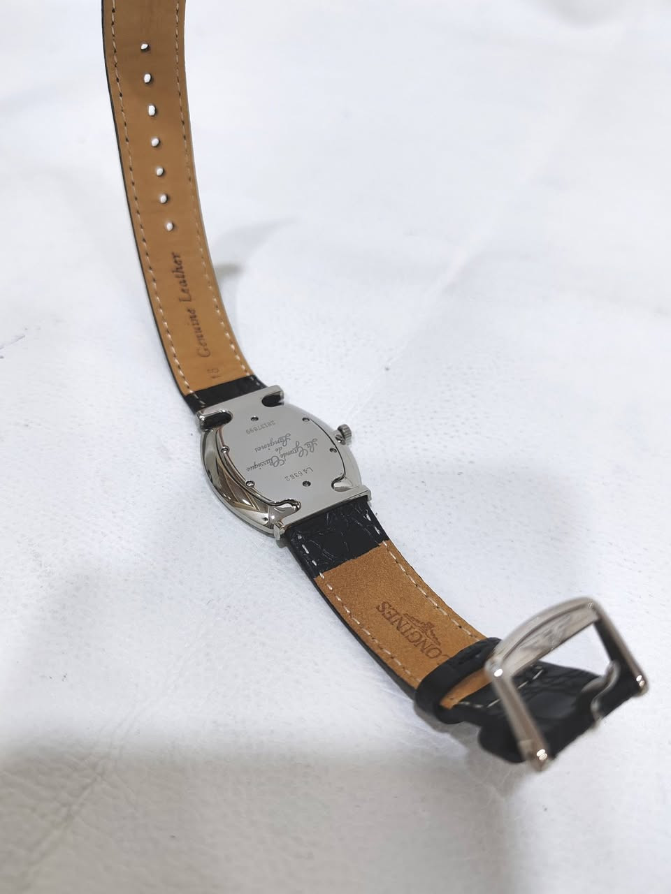 ساعة رجالي قشطة لونجين LONGINES
SWISS MADE
صناعة سويسري
مكينة كوارتز بطارية
نظافة ١٠٠٪
القطر  30  في  33  ملم
السير والزمبلك والبوك معلمة لونجين
السعر  200  الف


**إذا كنت صاحب هذا الإعلان وتريد حذفه لأي سبب، رجاءا أرسل رسالة إلى الدعم الفني**