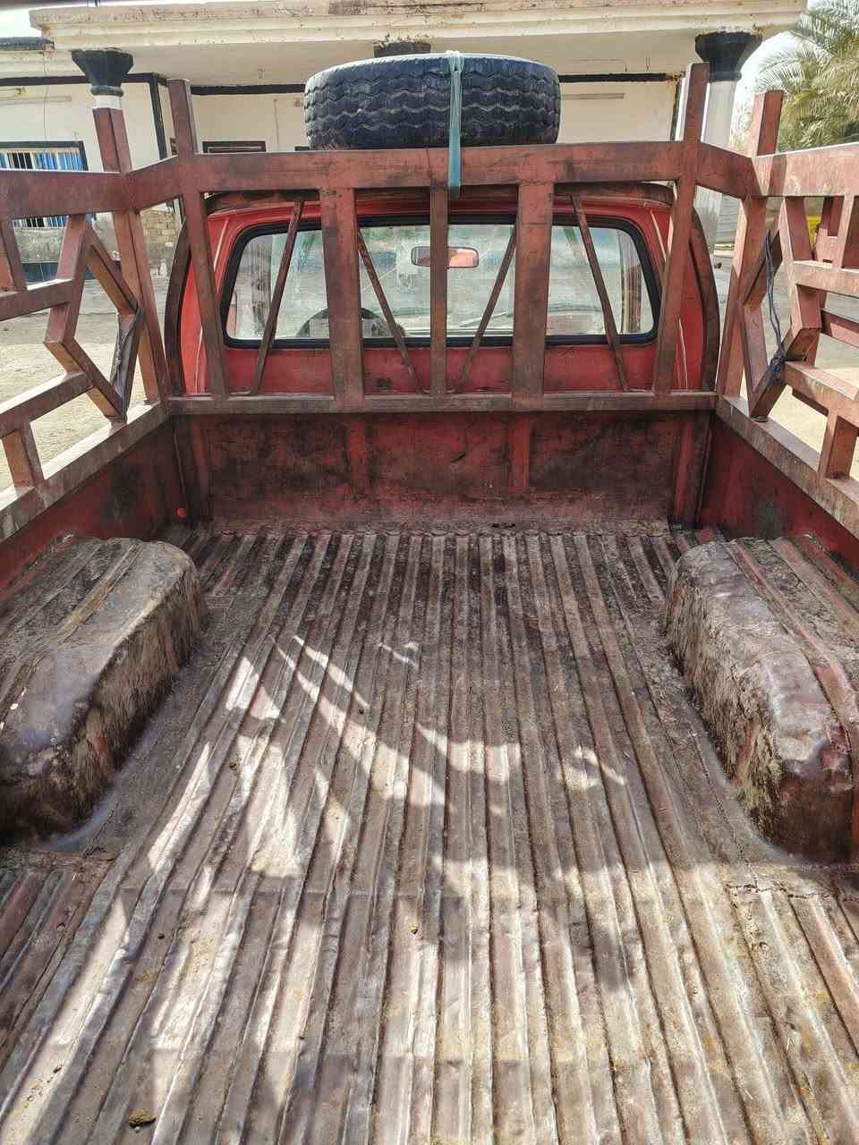 سلام عليكم اخوان سياره 82 خير من الله رقم ديالى الماني سنويه ل27 تحويل بشرط بس محرك بي خيط بخار الباقي كله خير من الله السعر 26وبيها مجال بصيط اللاستفسار اتصل على الرقم ***********
