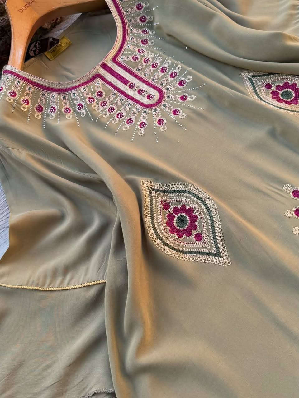 راحة تلبسينها… وأناقة تشوفينها
قماش خفيف، قصّة واسعة مع ربط يحدد الخصر
اختيار مثالي للبيت ولمّات العائلة ❤️🌺🦋🐅
😌👗 دشداشة كشمير تطريز هندي أصلي 
قياس 2x_3x_4x_5x
#سعــــــــــــر10
يوجد توصيل داخل المسيب الفين دينار 
يوجد توصيل محافظات


**إذا كنت صاحب هذا الإعلان وتريد حذفه لأي سبب، رجاءا أرسل رسالة إلى الدعم الفني**