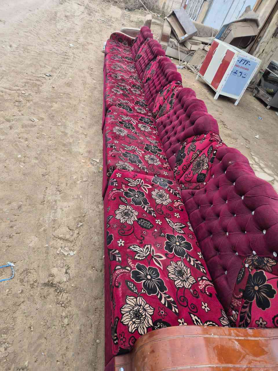 السلام عليكم ديوان مستخدم نضيف كلش تسكام 11مقعد حرف L تسكام العنوان الحمزة الغربي  الحي الاستفسار ***********
