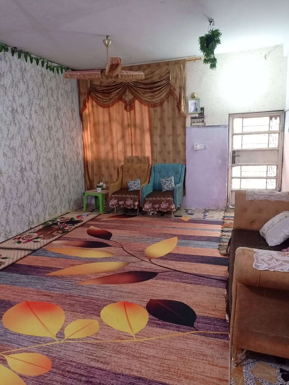 السلام عليكم من رخصة ادارة الگروب بيت للبيع المساحة 200 متر ركن على شارع الشمري طابقين صب مسلح مرتب بي محلين (اسواق العائلة) للاستفسار *********** الرقم بس موبايل مابي واتساب السعر 130وبي مجال للطيبين وتدللون
