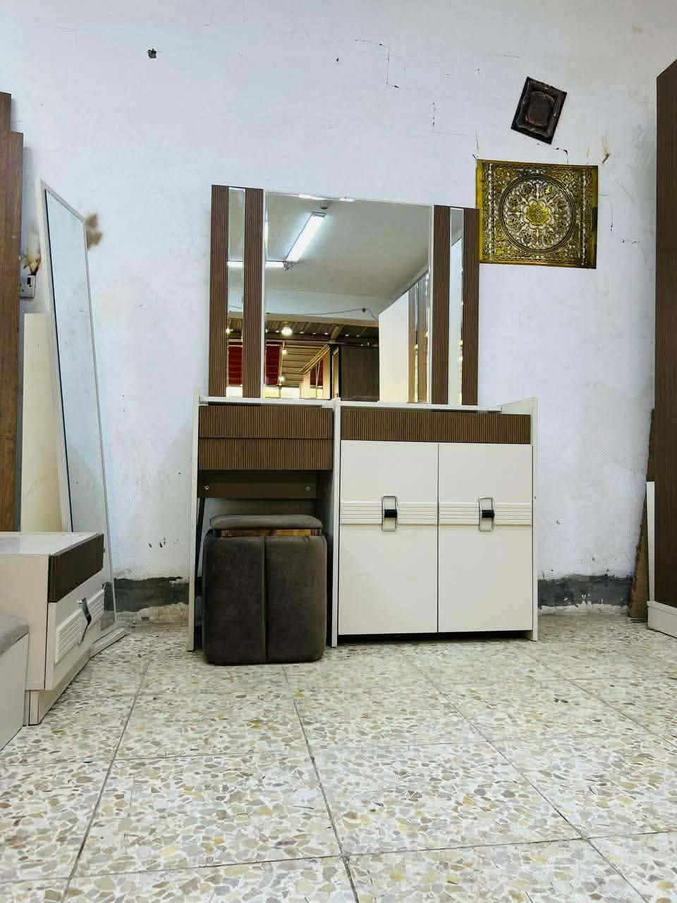 الجمال التركي في أبهى صوره! 🇹🇷✨
جدد غرفتك بالفخامة اللي تستاهلها مع الموديل التركي "تتكون من 9قطعه💥" : سعررر 750 
​🌟 خشب  أصلي 💯.
​🌟 تصميم ضخم ومودرن.
​🌟 نظام أبواب  متطور.
​🌟 أصالة تضمن لك الجودة والجمال.
​دلل نفسك، واجعل نومك ملكياً! 👑🥰 واصل نقل وشد داخل بغداد مجانا أما باقي المحافظات أجور نقل


**إذا كنت صاحب هذا الإعلان وتريد حذفه لأي سبب، رجاءا أرسل رسالة إلى الدعم الفني**